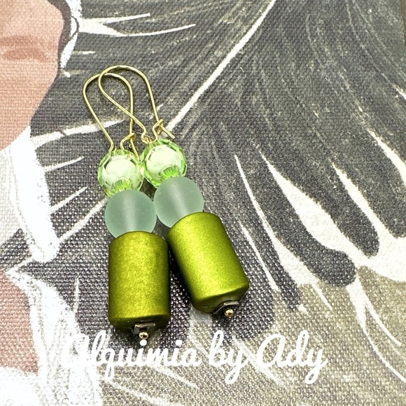 Vintage beads and Aventurine gold dangle drops earrings/vintage style/victorian - Picture 1 of 5